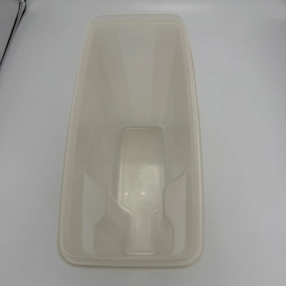 Rubbermaid Servin Saver 13 Cup Cereal Keeper Storage Container Flip Top Almond